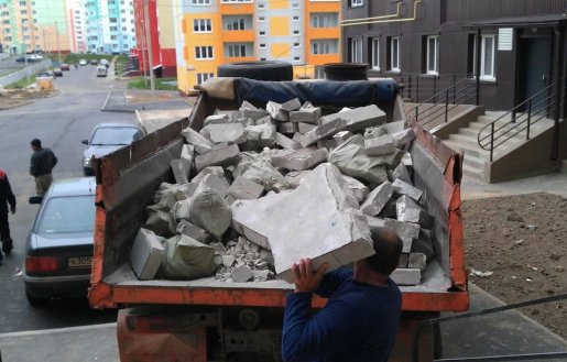 Вывоз и уборка строительного мусора бункерами стоимость услуг и где заказать - Торжок