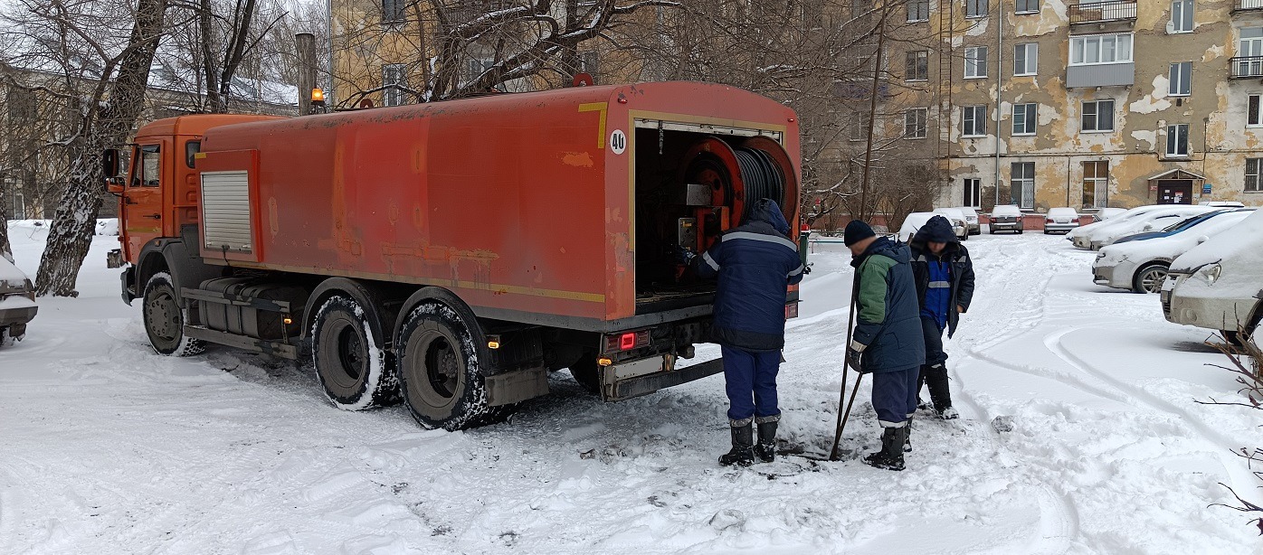 Прочистка канализации от засоров гидропромывочной машиной и специальным оборудованием в Кувшиново